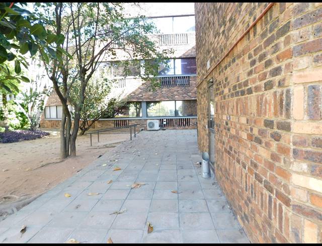 2,993M² OFFICE TO LET IN FERNDALE